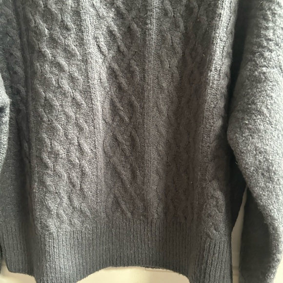 New Favorite Daughter Oversized Gray Cable Knit Sweater Sz S - Picture 5 of 13